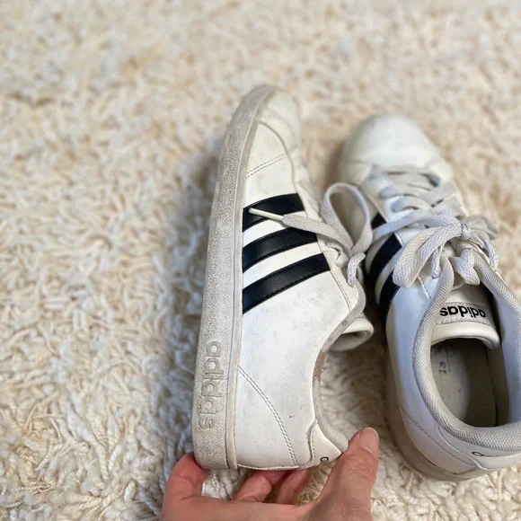 Adidas Classic White Sneakers with Black Stripes - Picture 8 of 9